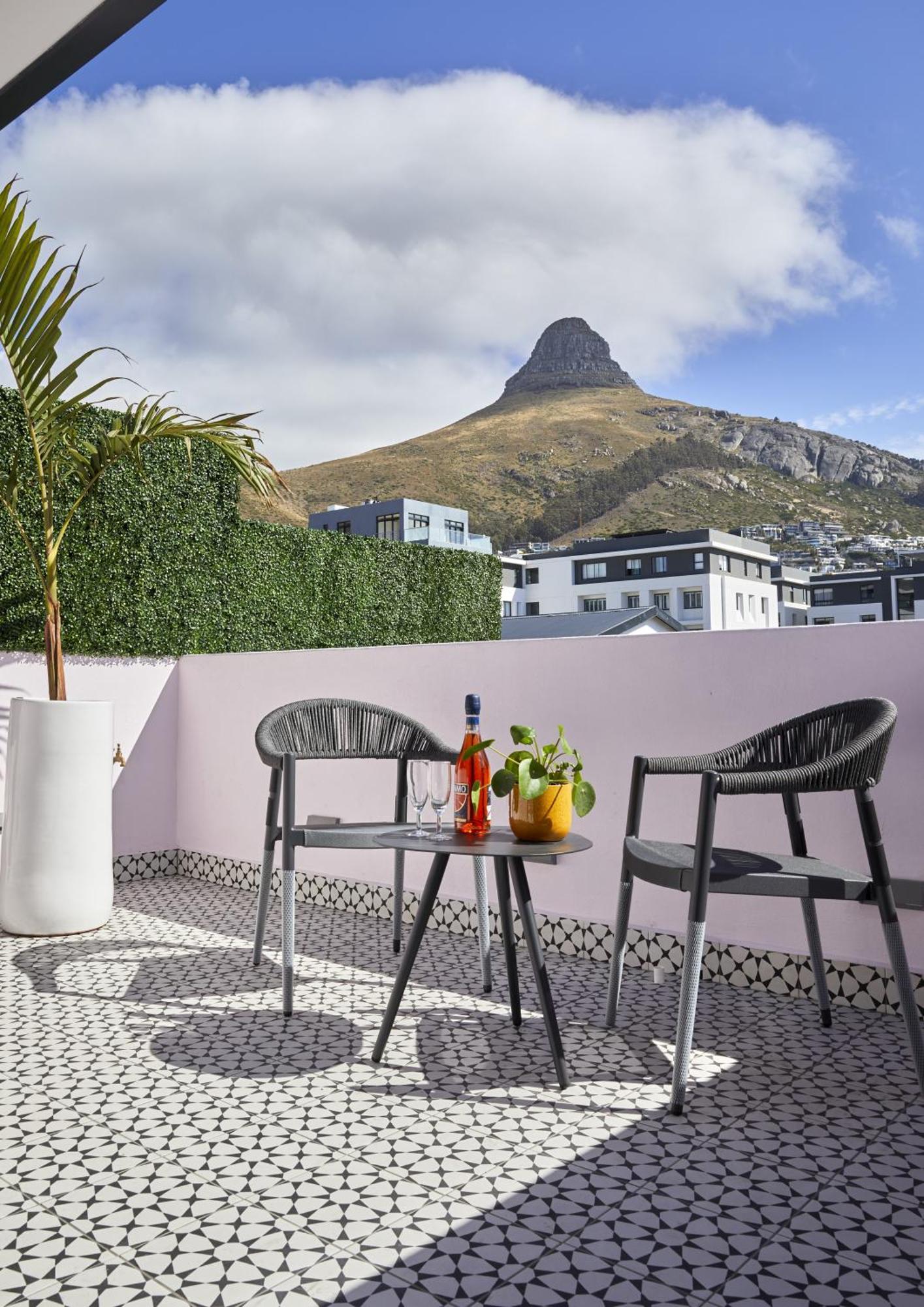 Pineapple House Boutique 3*