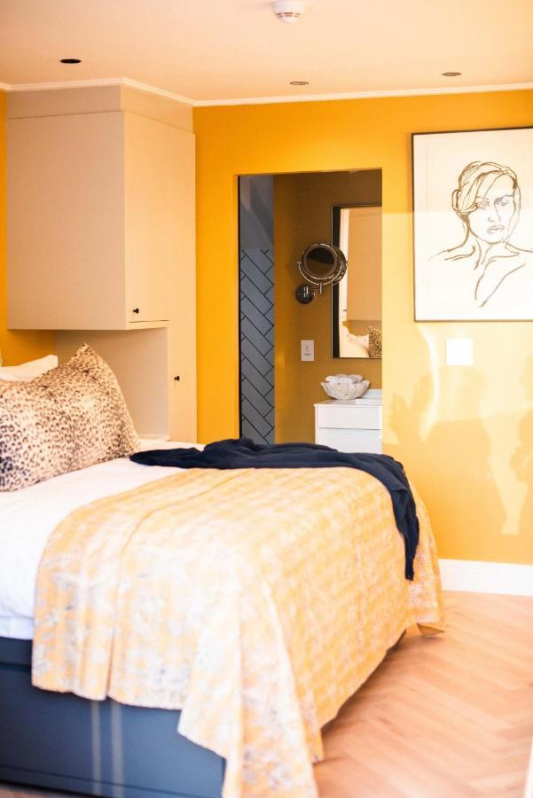 Pineapple House Boutique 3*